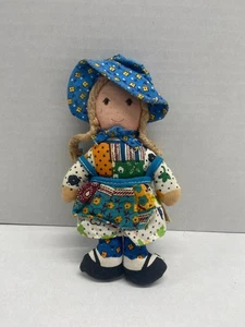 Vintage Handarbeit Stoffpuppe 7" Patchwork Kleid Haube Zöpfe Country Cottagecore - Bild 1 von 7