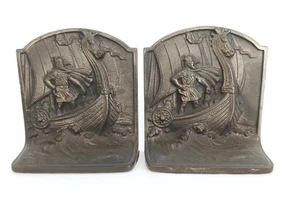 Par de sujetalibros de hierro fundido macizo enchapados de metal nórdico vikingo con barco - Imagen 1 de 5
