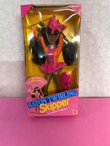 Baton Twirling Skipper African American Sister of Barbie Doll Mattel # 7498 NIB - Imagen 1 de 5