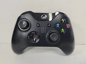 Microsoft Xbox 1537 Day One Wireless Controller - Black *FAULTY NO POWER* - Picture 1 of 9