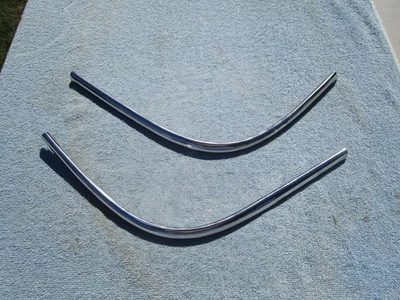 Molduras de acabamento de canto para-lama grade dianteira Ford Victoria 1955 FOMOCO - Imagem 1 de 4