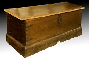 Burgalesan Chest, Walnut, Iron, Spain, 17th Century - Picture 1 of 4