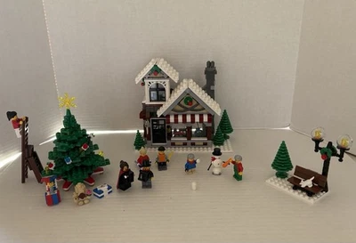 LEGO Creator Expert WINTER TOY SHOP 10199 Incl All 7 Minifigs & Instructions - Image 1 of 4