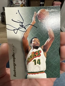 1996-97 Skybox Premium Sam Perkins On Card Autographics Auto Supersonics - Picture 1 of 10