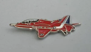 Red Arrows Hawk RAF Aeroplane Enamel Pin Badge - Picture 1 of 1