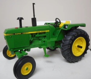 Ertl 1/16 John Deere 4040 tractor custom - Picture 1 of 5