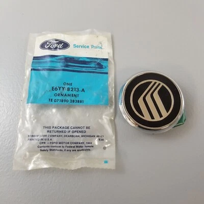 Nuevo NOS 1985-87 Mercury Lynx Rejilla Ornamento Emblema Medallón Ford E6YY8213A Foto 1 de 4