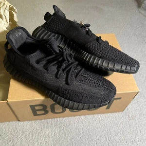 Adidas Yeezy Boost 350 V2 Onyx HQ4540 Size 10M Triple Black Knit Sneakers NIB - Picture 1 of 11