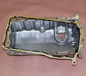 ÖLWANNE + ÖLWANNEN passend für VW GOLF IV  mit Bohrung für Ölstandsensor - Picture 1 of 3