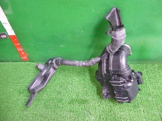 HONDA Fit 2017 DAA-GP6 Air Cleaner Assembly 172015P6008 [Used] [PA109739782] - Image 1 of 4