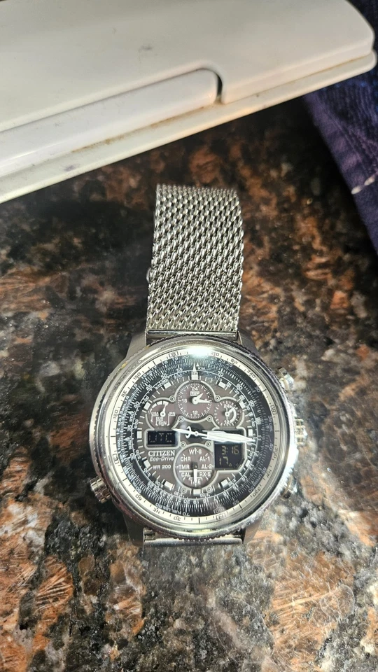 Reloj digital analógico Citizen Eco-Drive Navihawk UTC para hombre esfera negra Foto 1 de 4