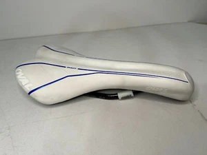 Oval Concepts 900T Tri or Road Saddle Carbon rails White/Blue - Picture 1 of 12