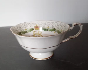 Vintage Paragon by Appointment to Her Majesty the Queen Bone China Teacup - Picture 1 of 9