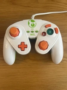 Nintendo Wii U Yoshi Wired Fight Pad Controller - Picture 1 of 2