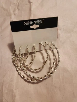 Juego de tres pendientes de aro Nine West color plata retorcidos *nuevos* Foto 1 de 3