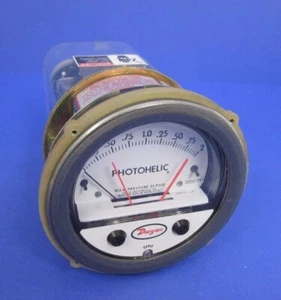 Dwyer 3002-TP Photohelic Pressurer Switch/Gage, 0-2.0" of Water - Picture 1 of 9