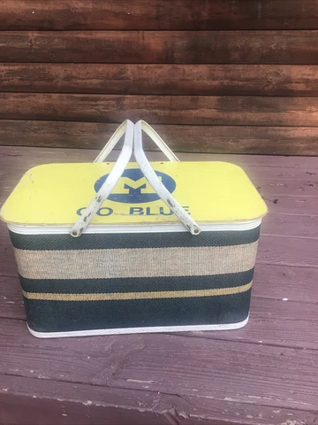 VTG U Of M Wicker Picnic Basket Woven  Metal Handle 11 By 20. 12 In Wide Cover