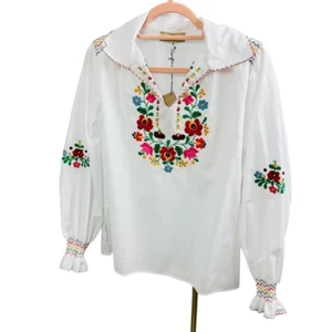 NWT Muzungu Sisters Top Women’s Size Medium Floral Dora Hand Embroidered Hungari - Picture 1 of 12
