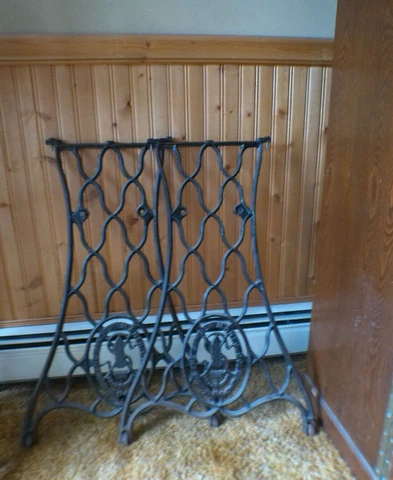 Vintage/ Antique 1887  Singer  Sewing Machine Treadle Cast Iron Base Legs Cover
