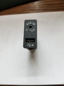 2009-2016 BMW 535I F10 CENTER CONSOLE USB PORT HUB AUX AUXILIARY INPUT PORT OEM - Bild 1 von 2