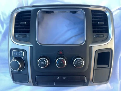 Ram 1500 2500 3500 2014-2018 tablero central radio bisel con controles y salidas de aire Foto 1 de 4