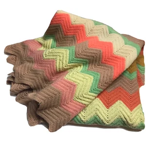 Vintage Chevron Zick Zack Häkel Afghan Überwurf Decke Retro Pastell 75x40 Couch - Bild 1 von 7