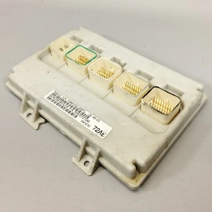 BCM BCU Body Control Module Computer From 2002 Dodge Caravan 3.3L P0472072AE - Picture 1 of 8