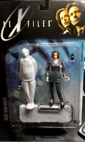 The X Files Series 1 Agent Dana Skully Action Figure  Fight The Future McFarlane Cover