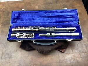 Gemeinhardt 2 NP Flute I01676 in very good cosmetic condition may need tuneup