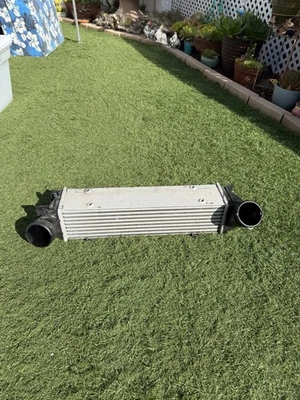 Intercooler de montaje delantero para BMW 1M E82 2011 2012 2013 / 135i E82 E88 2008-2013 Foto 1 de 4