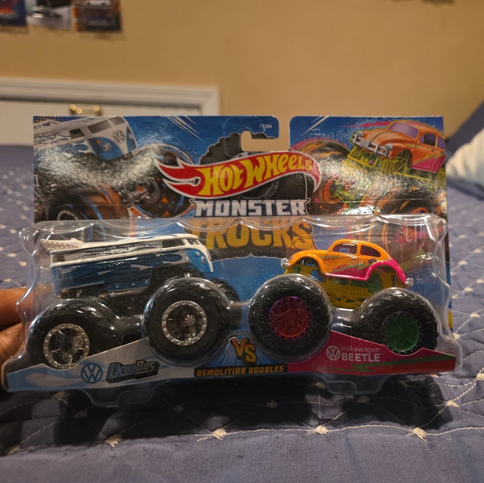 Monster Trucks Hot Wheels 2021 VW Drag Bus vs VW Beetle paquete de 2 SG781 Foto 1 de 1