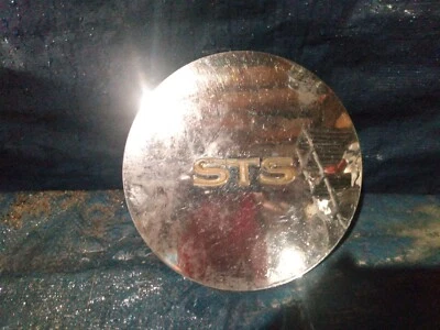 Cadillac Sevilla oro STS tapa central cromo metal 1993-1997 parte # 3539088 en muy buena condición Foto 1 de 4