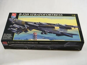 AMT Ertl N°8623 Aircraft Bombardier B-52H Stratofortress 1/72 Never Assembled - Picture 1 of 5