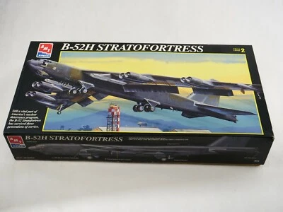 AMT Ertl N.8623 Aereo Bombardier B-52H Stratofortress 1/72 Jamais Montato Set - Immagine 1 di 4
