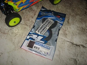 Neumáticos de buggy delanteros de radiocontrol Racing Proline 2,2"" 4x4 goma electrónica arcilla MC (2) 8240-17 - Imagen 1 de 2
