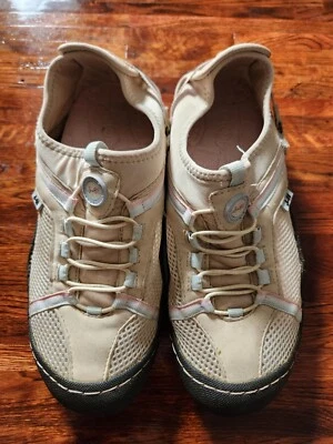 Tênis de caminhada Jeep Traction J-41 tamanho 7.5 bege Sacnicoco acabamento rosa - Imagem 1 de 4