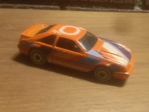 FORD MUSTANG FOX CARROZZERIA 1987-1993 SCALA 1:64 LIMITATA DIECAST DIORAMA MODELLINO AUTO - Foto 1 di 4