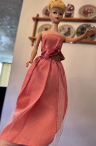 Vintage Mattel 1960 Barbie rosafarbenes Kleid OHNE PUPPE DABEI  - Bild 1 von 6