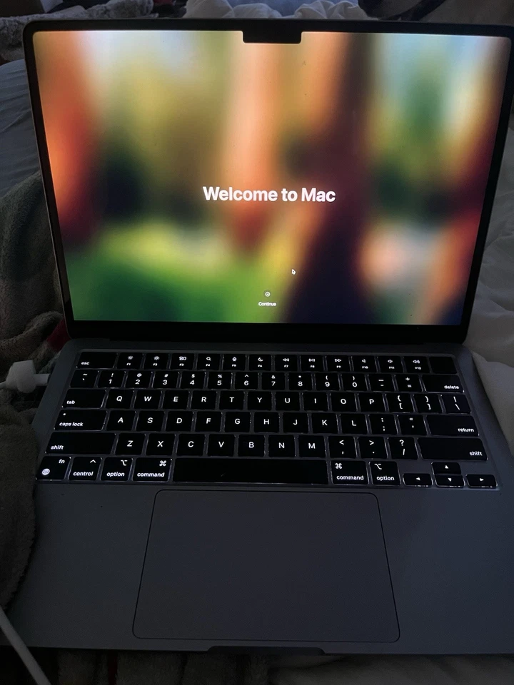 Apple MacBook Air 13 in 2022 Space Gray/Apple M2 3.49 GHz, 256 GB 8 GB 8-Core - Image 1 of 4