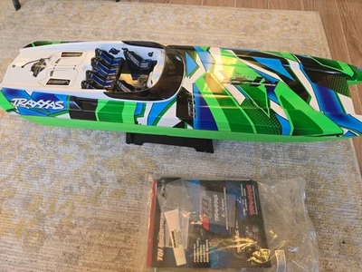 Traxxas DCB M41 Widebody 40" Catamaran High Performance 6S Race Boat (Green) - Image 1 of 4