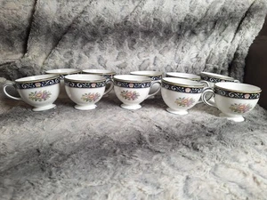 Taza de té Wedgwood Runnymede con patas azules solamente, China de hueso, Inglaterra - Imagen 1 de 6