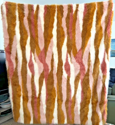 ANTHROPOLOGIE Fauna Cobertor de Pele Falsa Rosa Marrom Creme Chique Grosso Fofo CE - Imagem 1 de 4
