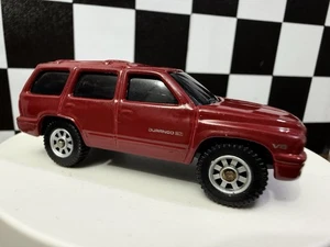 Maisto 1/64 1st Gen 1997-2002 Dodge Durango SLT rot 4x4 Motor V8 SUV - Bild 1 von 7