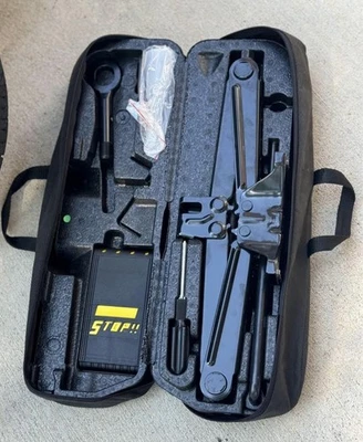 Kit de herramientas de repuesto Jeep Renegade Foto 1 de 2