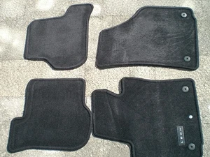TAPPETI TAPPETINI TESSUTO MOQUETTE GOMMA ORIGINALI ADATTO A SEAT LEON 2005 2012 - Picture 1 of 6