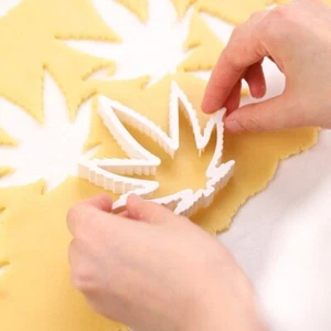 3PCS Maple Leaf Cookie Cutter Set Sugarcraft Fondant Baking Mould Tool Cake Set - Picture 1 of 7