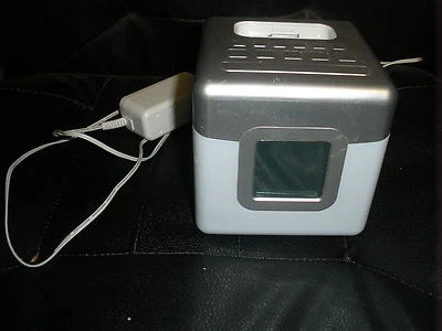 Altavoz despertador iHome iP18W que cambia de color para iPod y iPhone 3Gs 4 4s Foto 1 de 4
