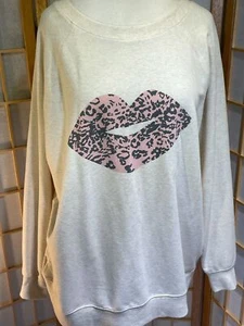 WildFox Lg Lipstick Fleece - Picture 1 of 12