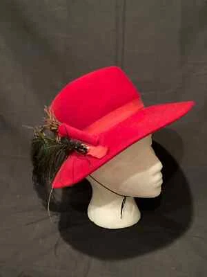 Sombrero fedora de lana roja de colección años 50 para damas con plumas y correa de Lancaster EE. UU. Foto 1 de 4