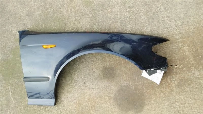 04 05 06 BMW 325CI E46 GUARDABARROS DERECHO AZUL Foto 1 de 4